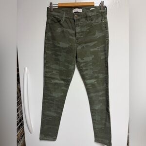 Social Standard by Sanctuary Camo Green High Rise Skinny Jeans, Size 4/27